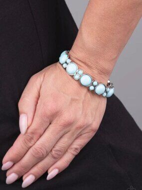 Paparazzi Jewelry Accessories - Bubbly Belle - Blue Bracelet - Vintage